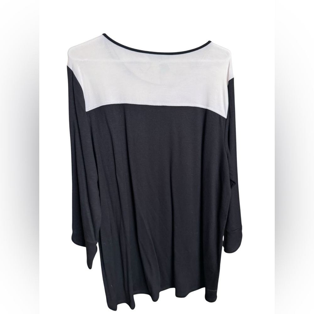 NWT Liz Claiborne Black and White Colorblock Long Sleeve Top - Picture 3 of 7